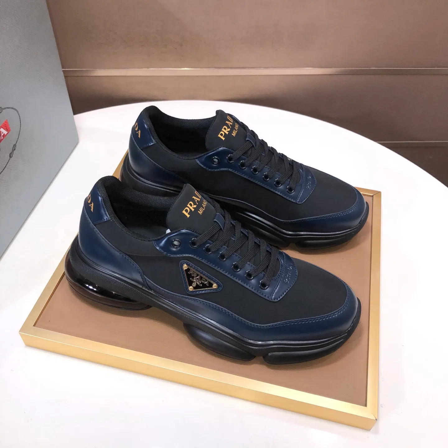 Men's shoes 💰700💰[PRADA] Men's shoes counter hot sale, official website synchronization, 👑Top version ✔️Original cowhide upper + cowhide lining, 1🆚1 replica, original original sole [black/blue/brown 3 colors] 🎯 Material: cowhide surface 🎯 Inner lining: cowhide 🎯 Sole: original molded outsole 🎯 size: Male 38-45 (45 is custom-made and cannot be returned or exchanged)